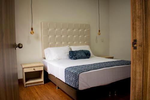 1 queen bed, 2 twin beds