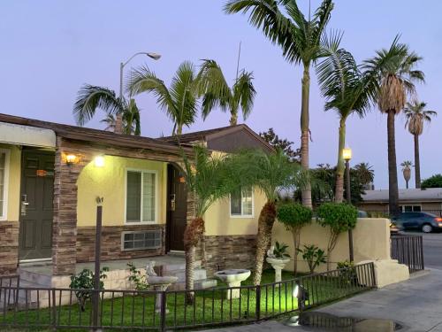 Apache Inn – Lynwood, CA