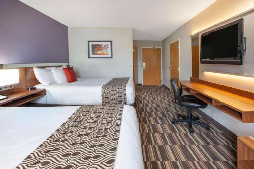 Microtel Inn & Suites by Wyndham Pittsburgh Airport - image 9