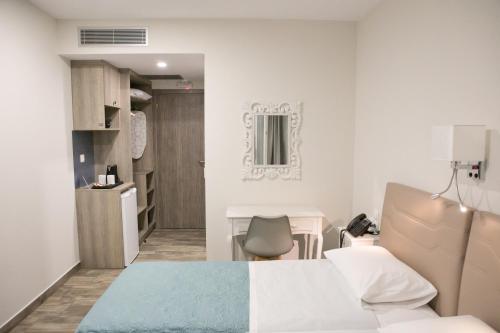 Hyperion Hotel in Mirtéai