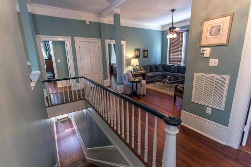 Corner Door Townhome 4 Bedroom by Lucky Savannah - image 6