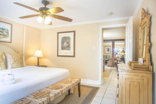 Chatham Square Garden Apartment by Lucky Savannah - image 8