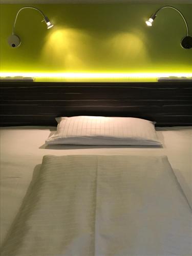 Standard Double Room with French Bed image 5