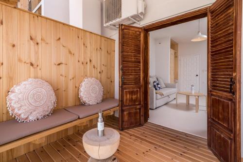 Die Zwei Bruder Art & Suites in Adelianos Kampos