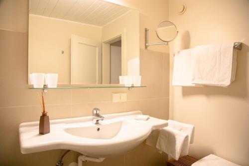 Comfort Two-Bedroom Apartment with Balcony