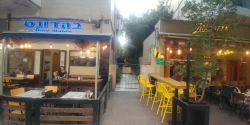Dizengoff Penthouse Boutique Hostel - image 2