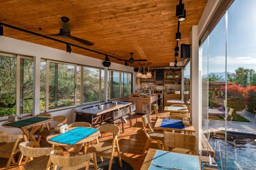 Restaurant, Anthemion Suites and Villas in Mountainside
