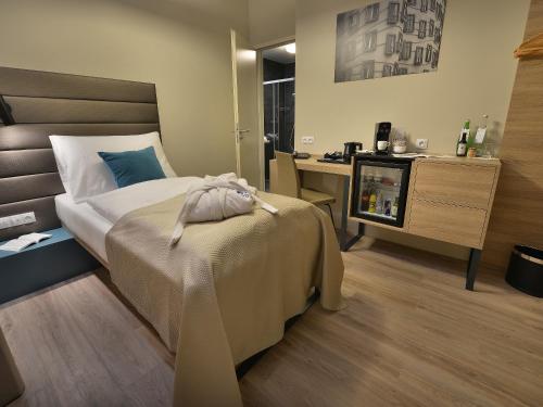 EA Hotel New Town - image 13