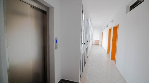 Sun N Blue Hotel – Saranda, OR