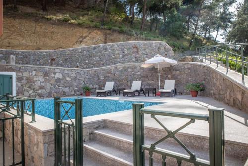 Alma Hotel The 4-star Alma Hotel offers comfort and convenience whether youre on business or holiday in Lesvos. The hotel offers a wide range of amenities and perks to ensure you have a great time. 24-hour fron