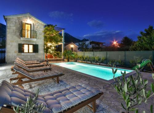 ctom192/ Holiday home with private pool, Unterkunft in Gata