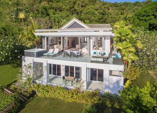 %name Luxury beachfront villa with private beach access ภูเก็ต