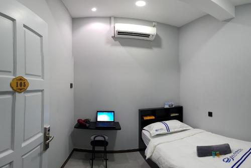 Single Room image 4