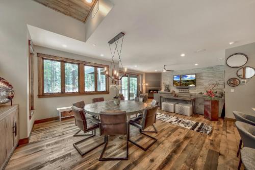 Luxurious 4 Bedroom Home Next To Heavenly Village Townhouse - image 6
