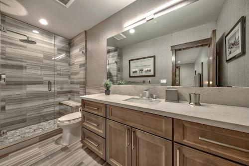 4 Bedrooms & 35 Baths Of Luxury Living Townhouse - image 2