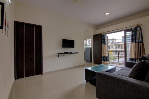 Shared lounge/TV area, Tranquil Serviced Apartments - Bommanahalli/Bannerghatta Road in Electronic City