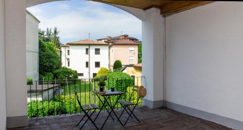  ALTIDO Beautiful 1 Bed Apt with Terrace and Parking, Pension in Como