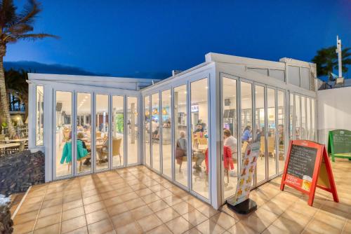 Bar/Lounge, Ona Las Brisas in Playa Blanca