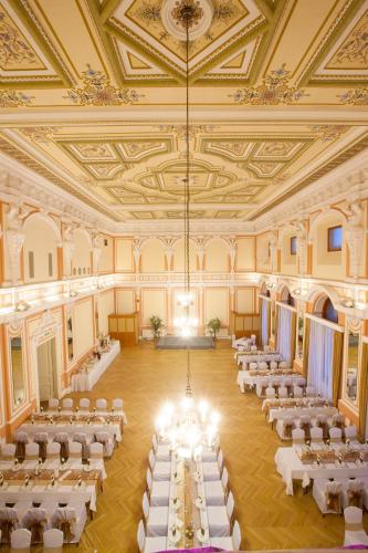 Arany Bárány Hotel - image 2