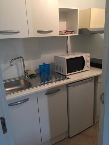 1 queen bed, 1 twin bed, 1 sofa bed
