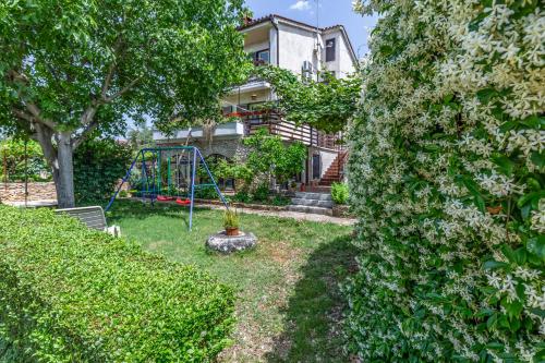  Apartments Ruzica, Pension in Pomer