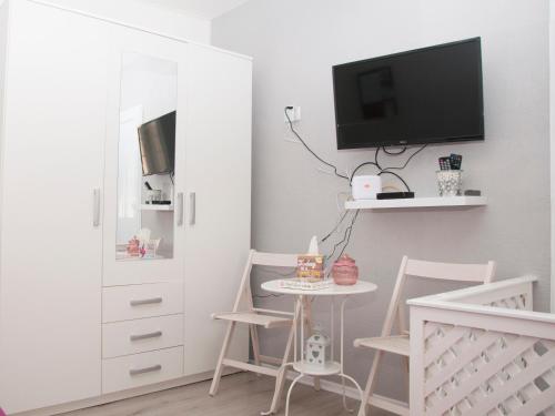 One-Bedroom Apartment image 10