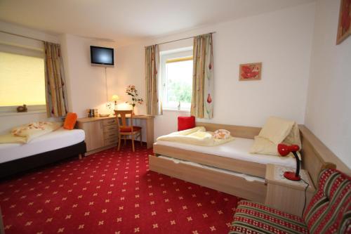 2 bedrooms, 4 beds