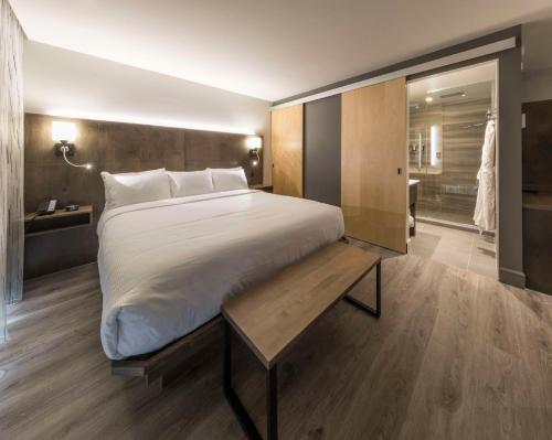 206522693 Hôtel & Suites Normandin Lévis