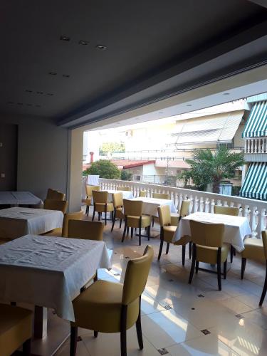 Rg Status Hotel - image 11