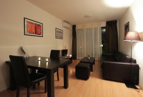 Charming 1 Bedroom Apartment - image 5