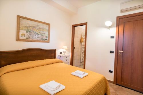 Standard Double or Twin Room image 2