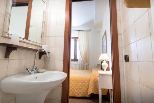 Double Room image 1