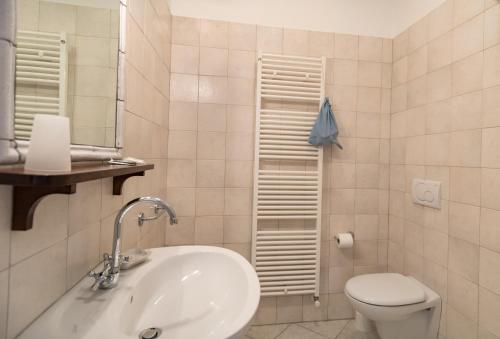 Standard Double Room image 6