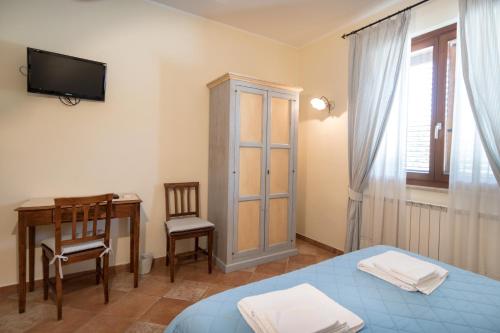 Standard Double Room image 4
