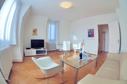 Spacious 2-bedroom near lake - Stardust 32 in Zürich, Schweiz