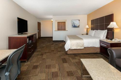 Wyndham Riverfront Hotel