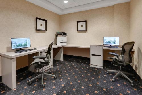 Wyndham Riverfront Hotel - image 12