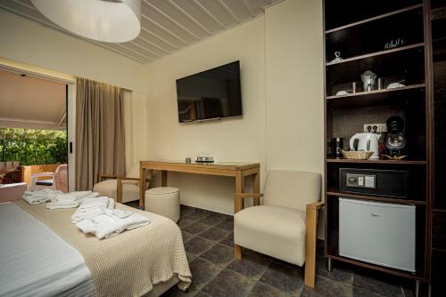 Ammos Beachfront Luxury Rooms - Adults only - image 12