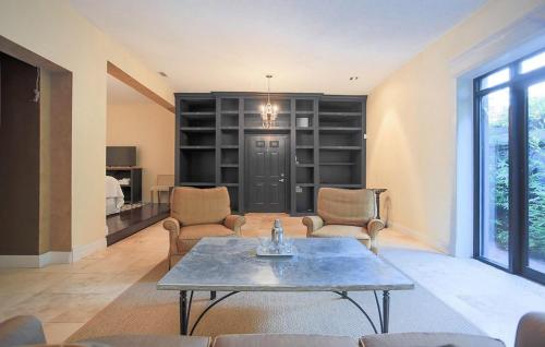 Eleven Twelve Lincoln House by Lucky Savannah - image 6