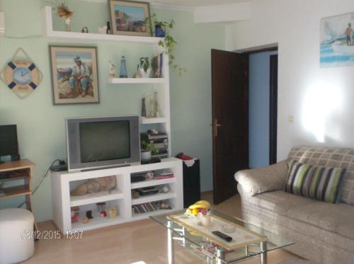 Apartments with a parking space Stanici Omis - 11376