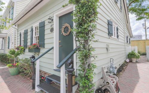 Freeman's Cottage by Lucky Savannah - image 2