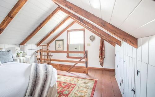 Freeman's Cottage by Lucky Savannah - image 4