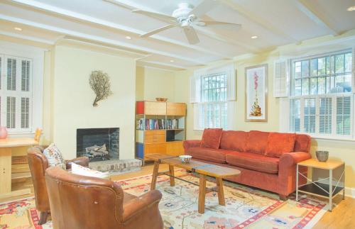 Cohen House Main and Garden by Lucky Savannah - image 3