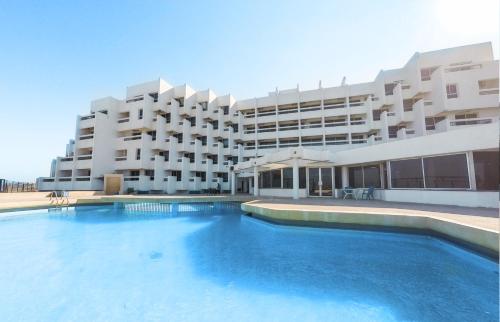 Swimming pool, UMH Tarik Hotel in Tangier