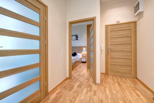3 City Apartments - Frank - image 3