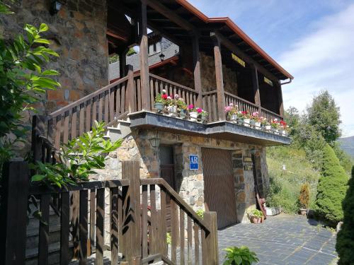  Alojamientos Rurales El Fontano, Pension in Galende