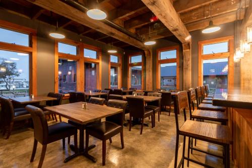 餐廳, At The Helm Hotel in 埃華高 (WA)