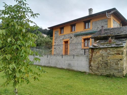  Casa el Fanoso, Pension in Luarca