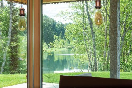 Ferienhaus am See mit Sauna und Whirlpool - image 10