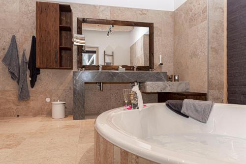 Iekārtas, Ferienhaus am See mit Sauna und Whirlpool in Wienerbruck
